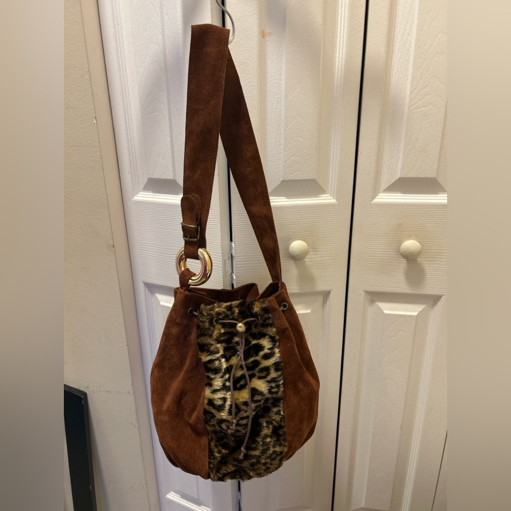 Christian G Suede & Faux Fur Bucket Shoulder Bag – Brown & Leopard Print
